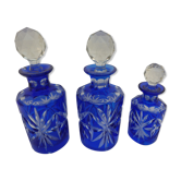 Set de 3 flacons en cristal taillé bleu cobalt et transparent St Louis, Baccarat
