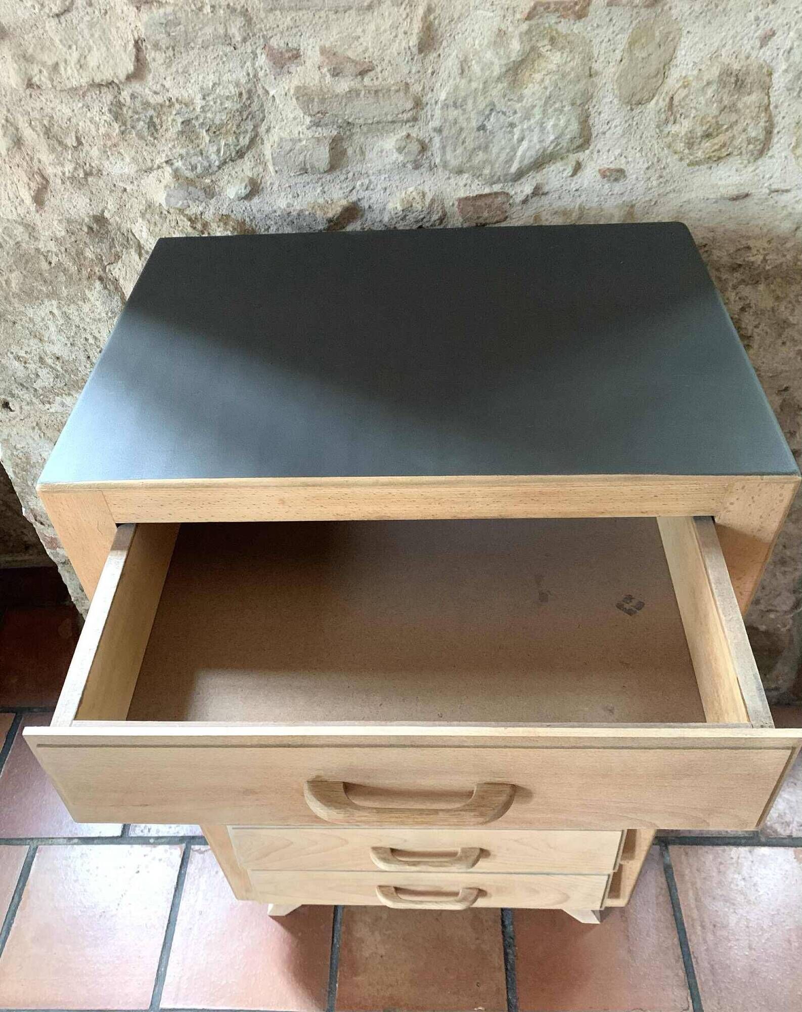 Chest of drawers with 6 drawers in matte cast iron colour.