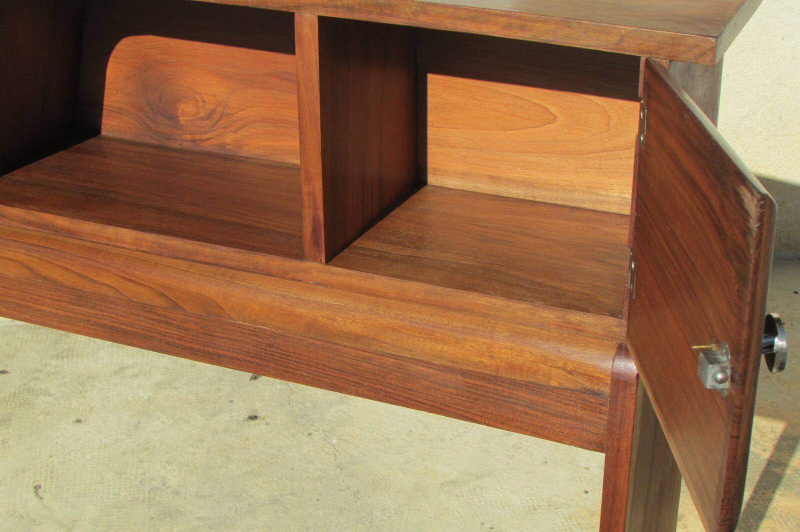 Cosy, art deco bedroom furniture in solid walnut