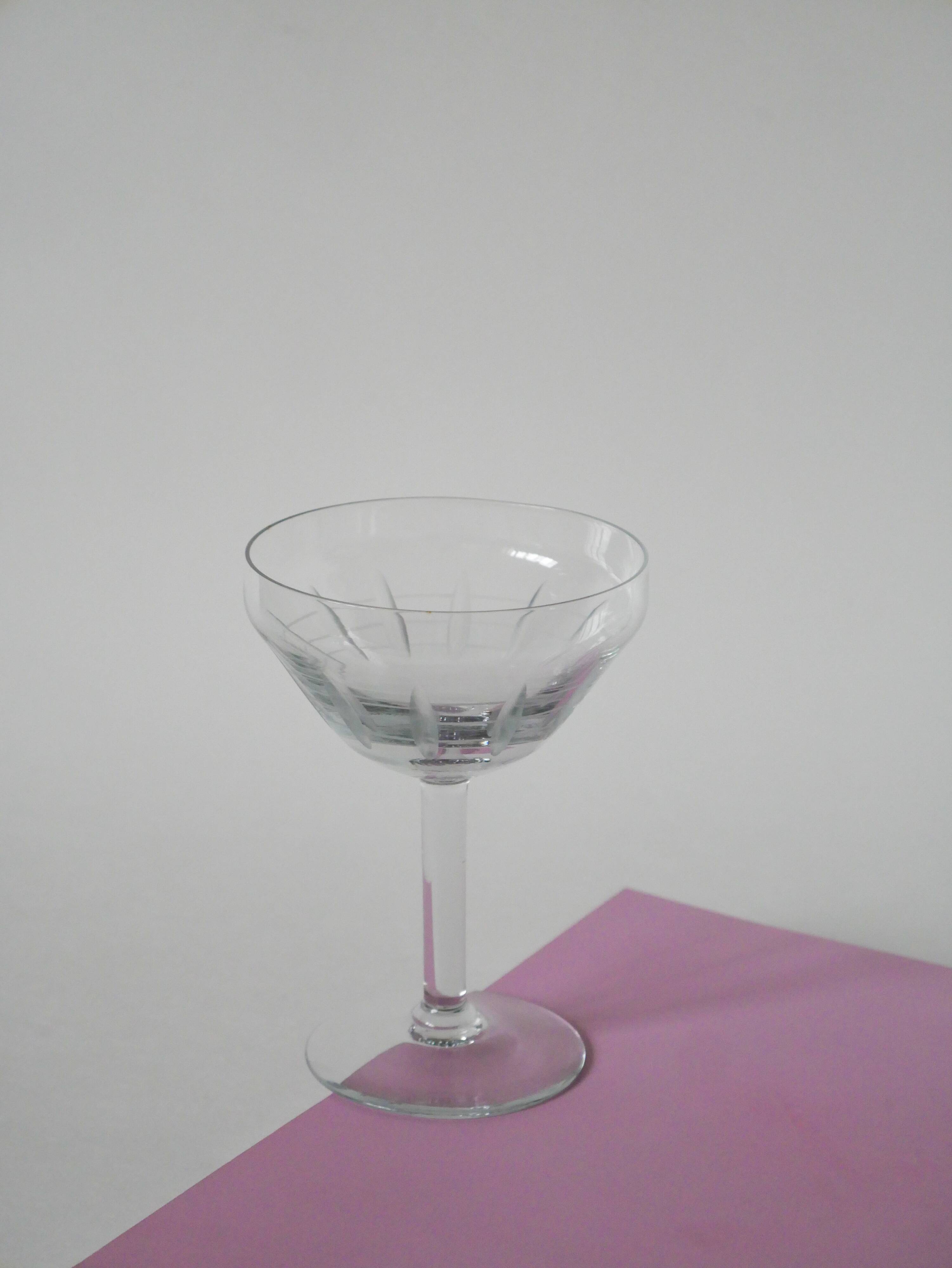 Set of 4 large champagne glasses in engraved crystal, 1930