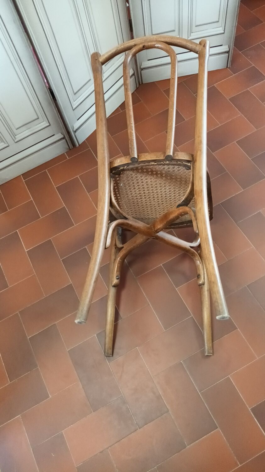 Curved wood bistro chair