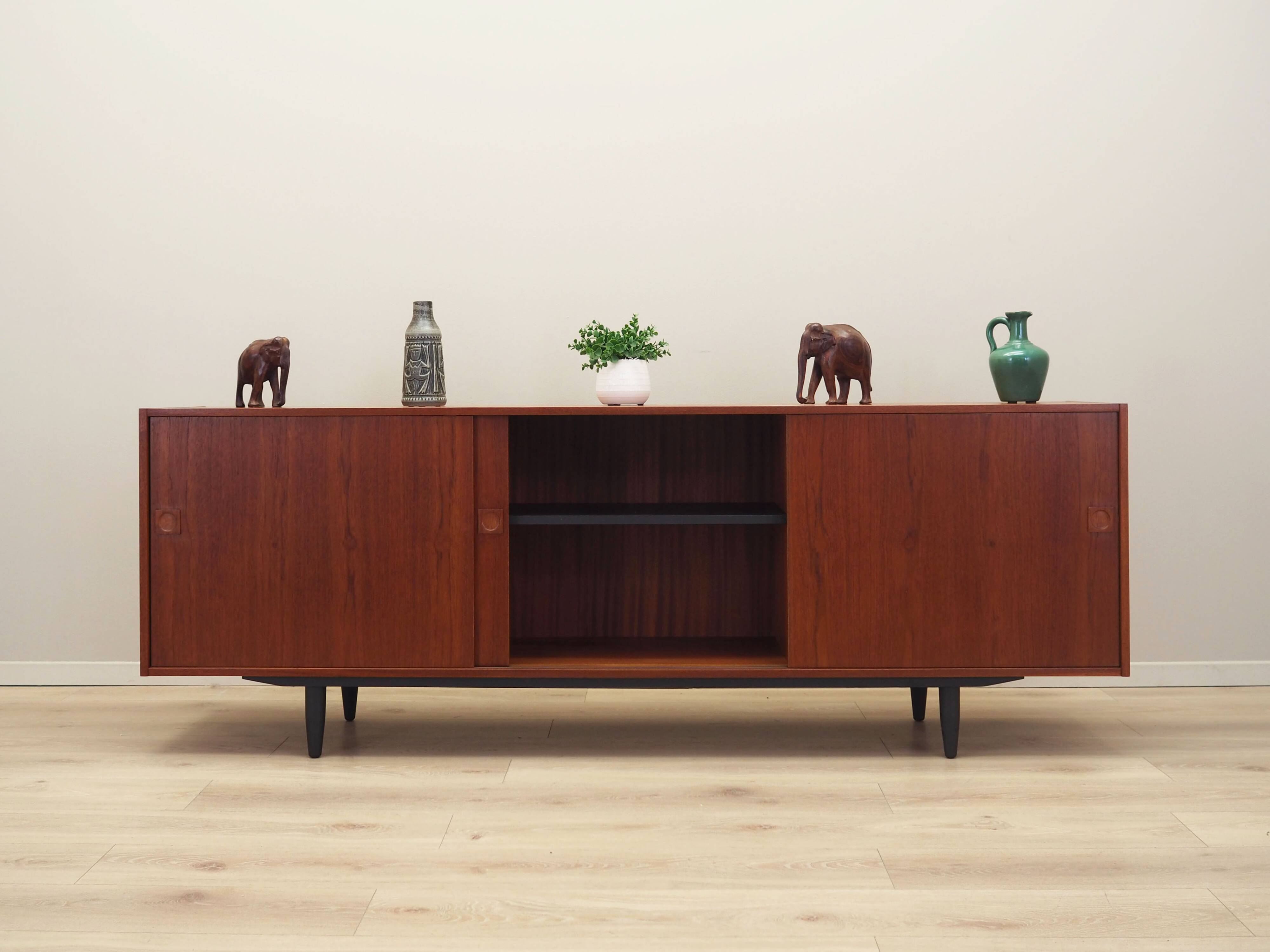 Buffet en teck, design danois, années 1970, production : Danemark