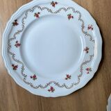 Set of 4 flat porcelain plates