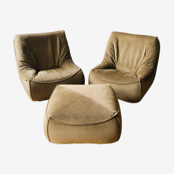 2 chauffeuses et 1 pouf, Atelier Dunlopillo