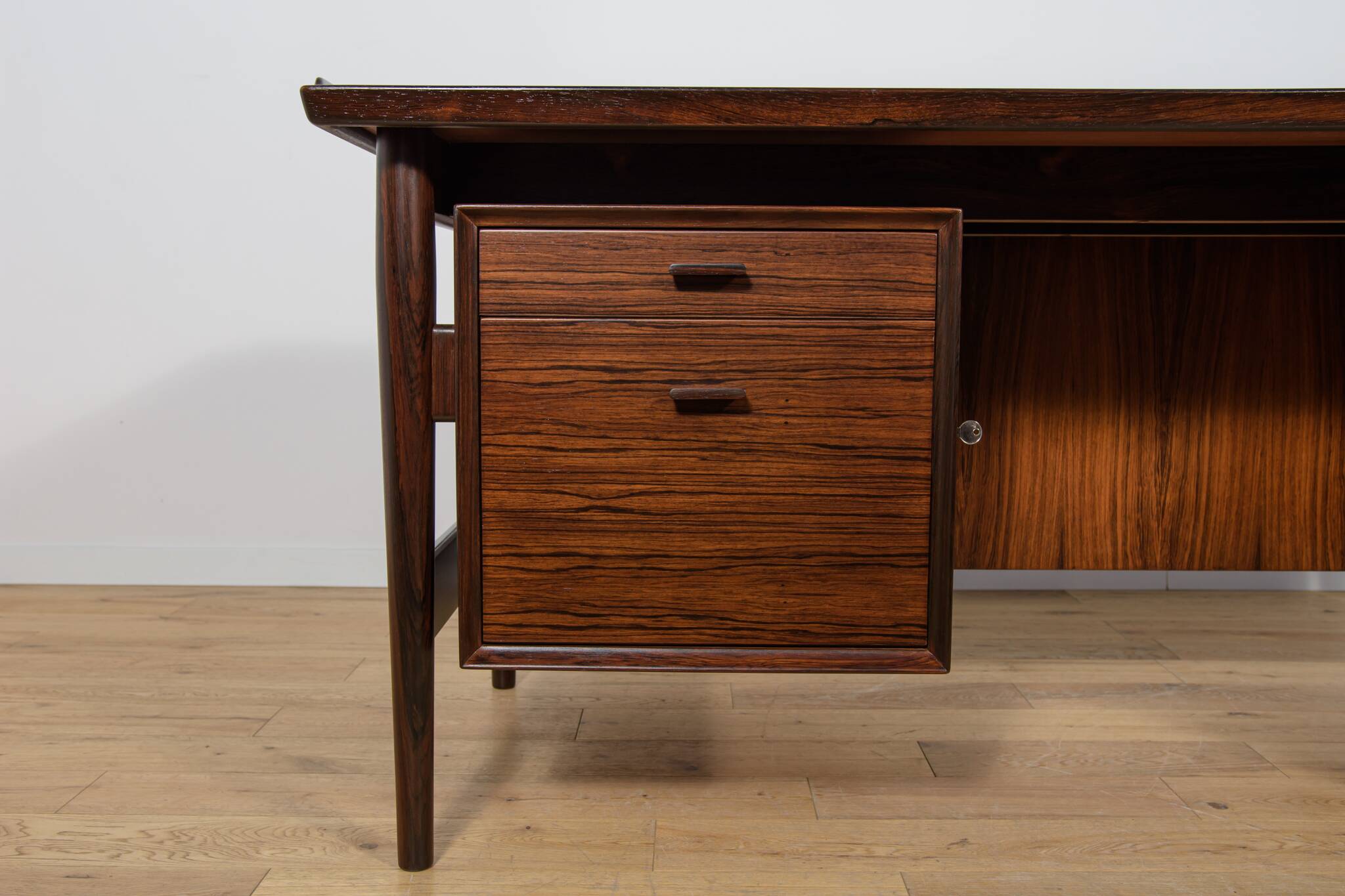 Mid-Century Rosewood Freestanding Desk Model 207 by Arne Vodder for Sibast,