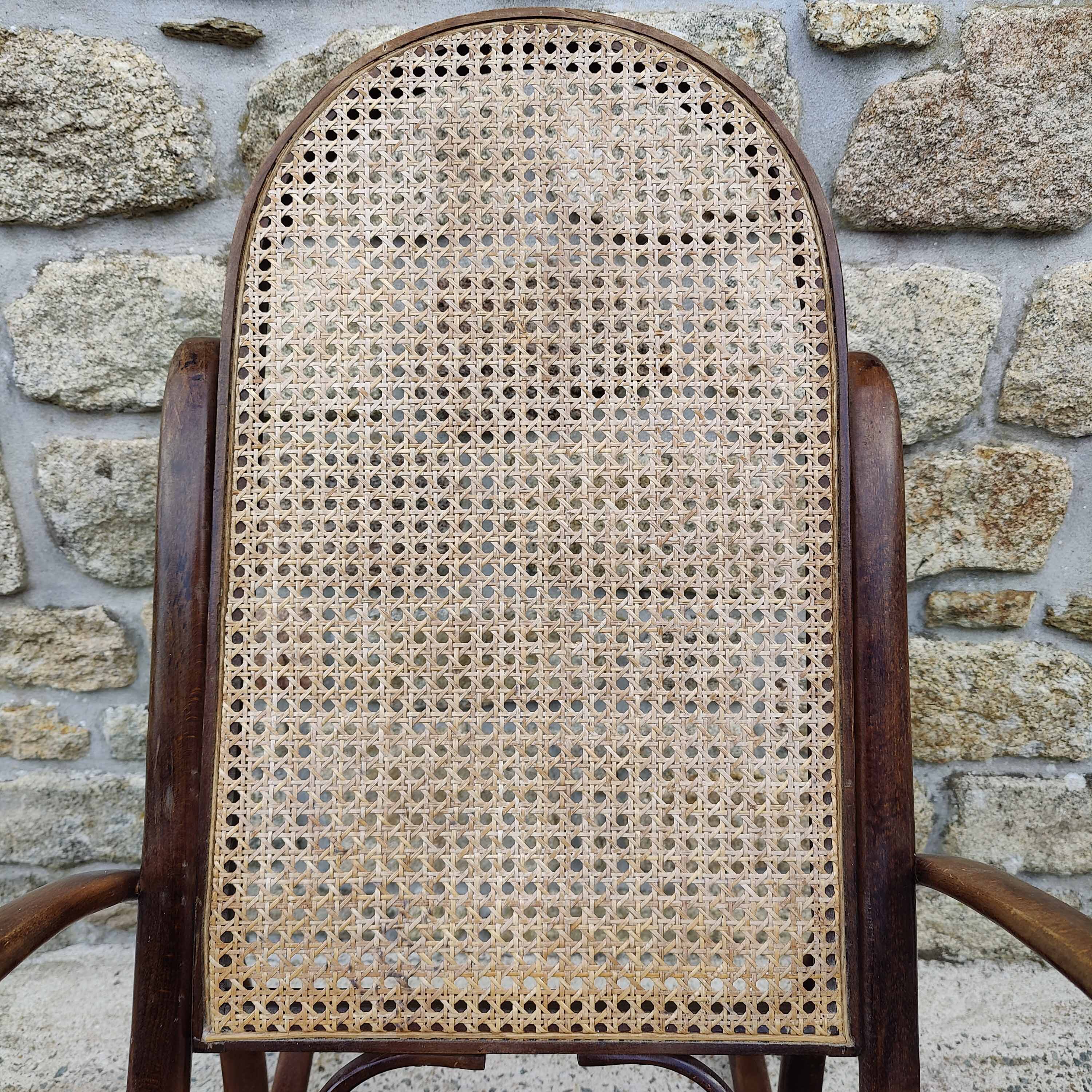 Rocking-chair cannage and curved wood