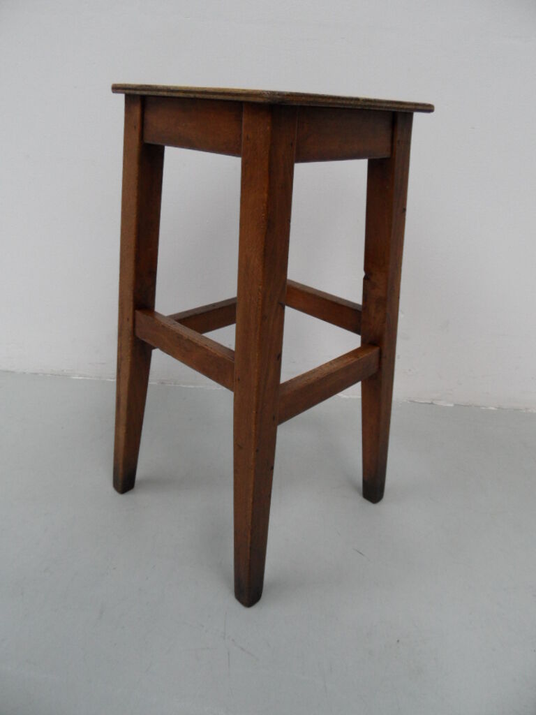 Tabouret en bois vintage