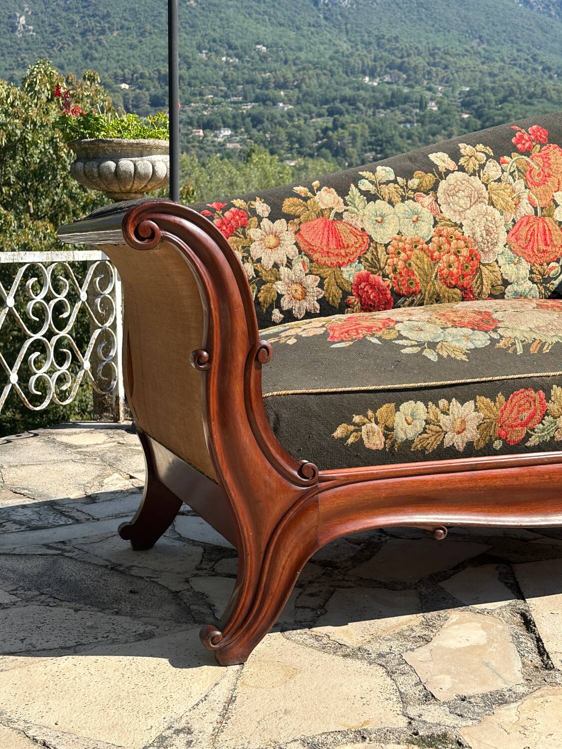 Small Meridian in solid mahogany from the 19th century Restoration period