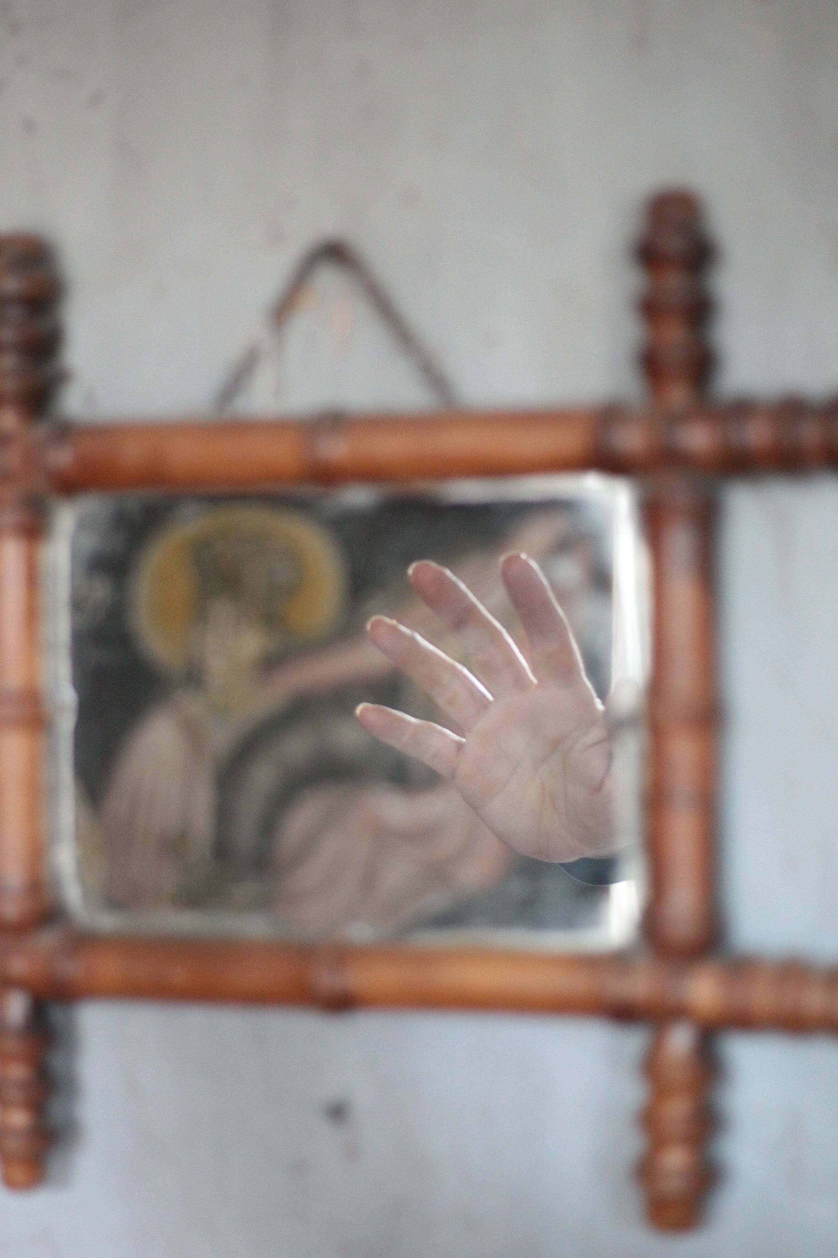 Wooden bamboo imitation mirror, antique mirror, hanging mirror.