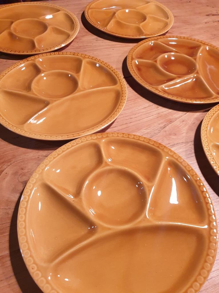 Set of 6 round plates with Gien France compartments