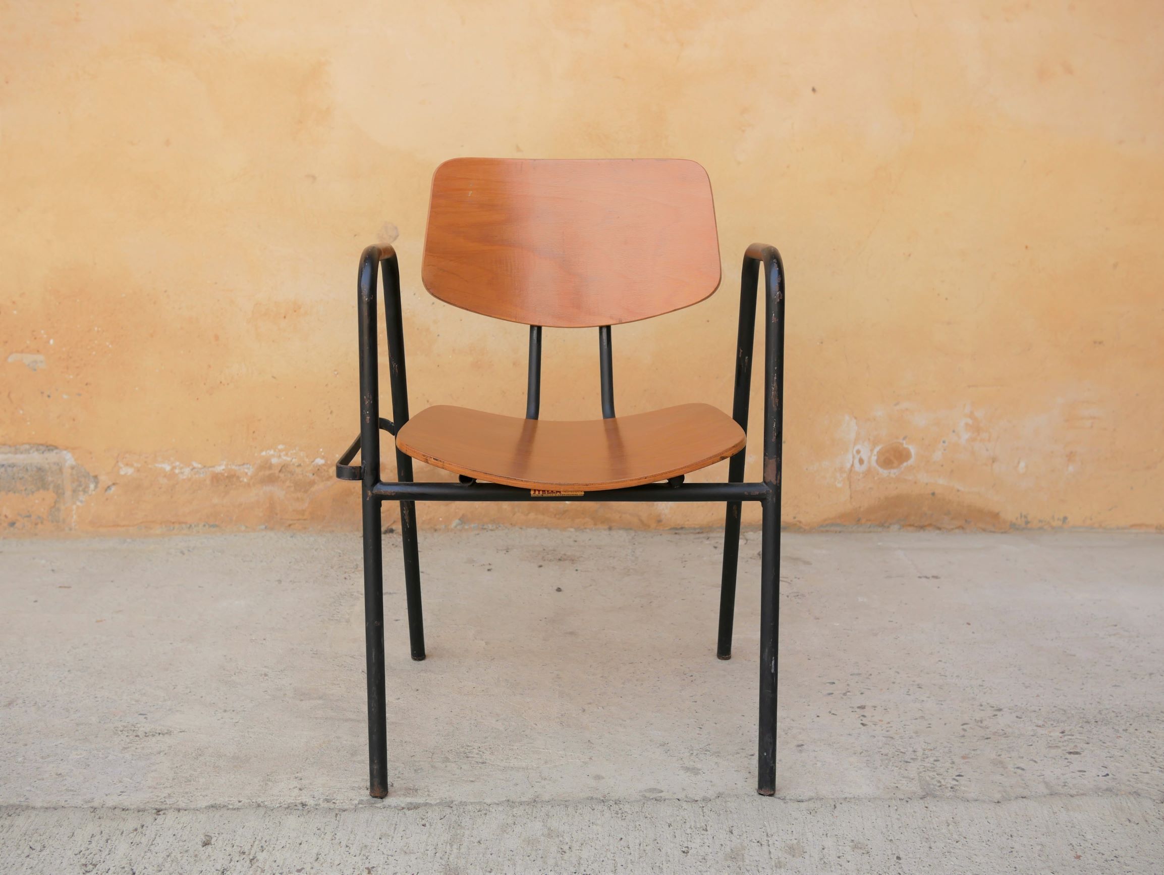 Stella chair "the indislocalable chair"