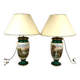 Grande paire de vases XIXe en porcelaine polychrome à décor de paysages, montés en lampes