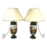 Grande paire de vases XIXe en porcelaine polychrome à décor de paysages, montés en lampes