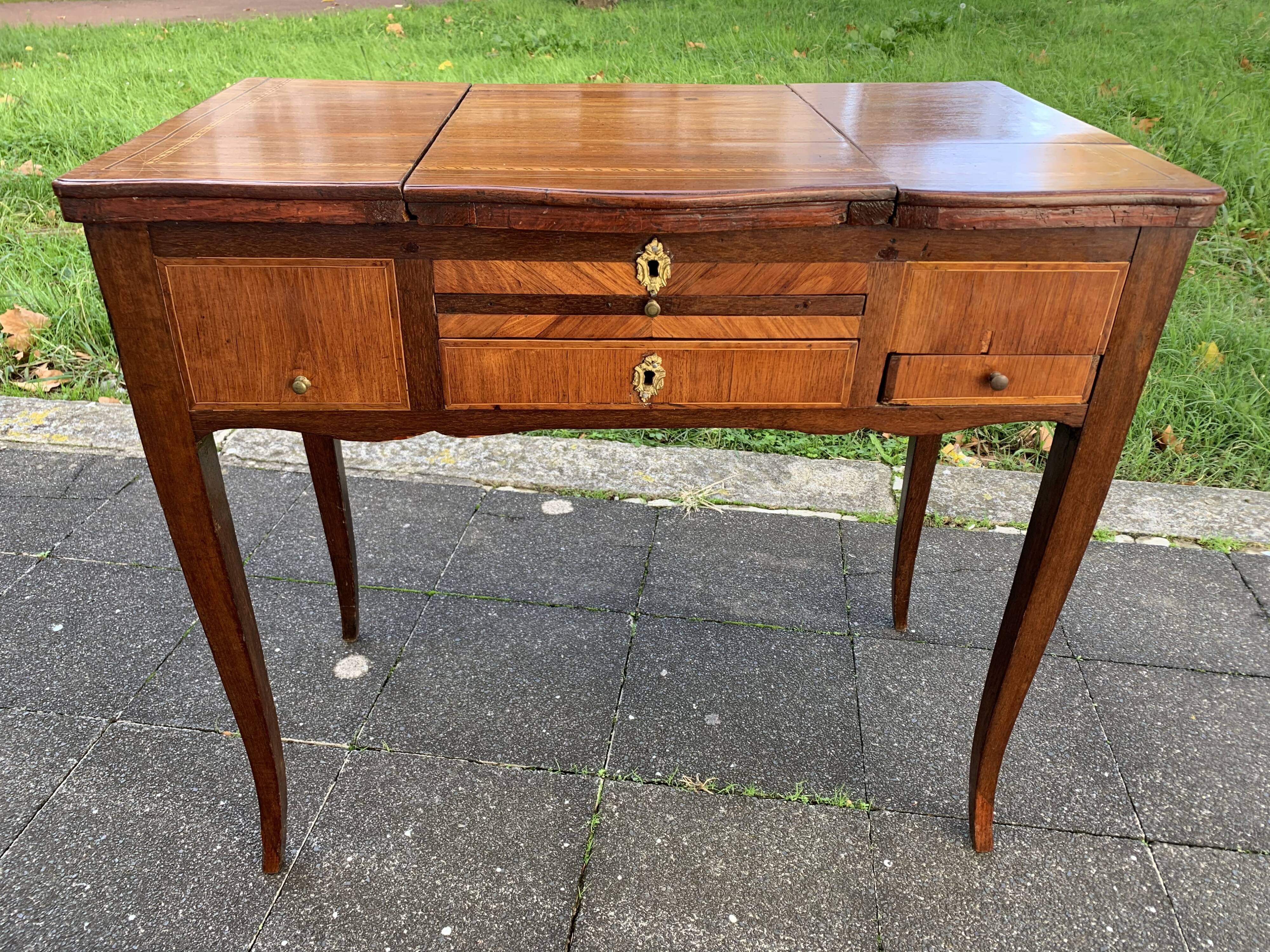 Hairdresser Louis XVI in marquetry and bronze