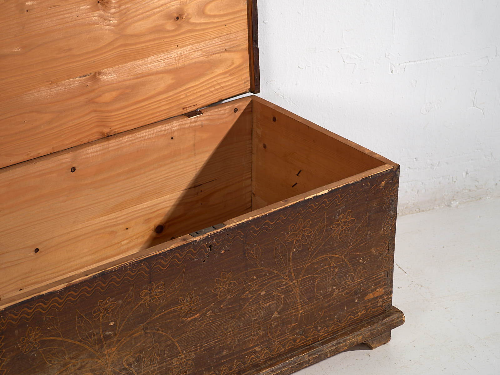 Antique chest with floral motifs (c.1920)