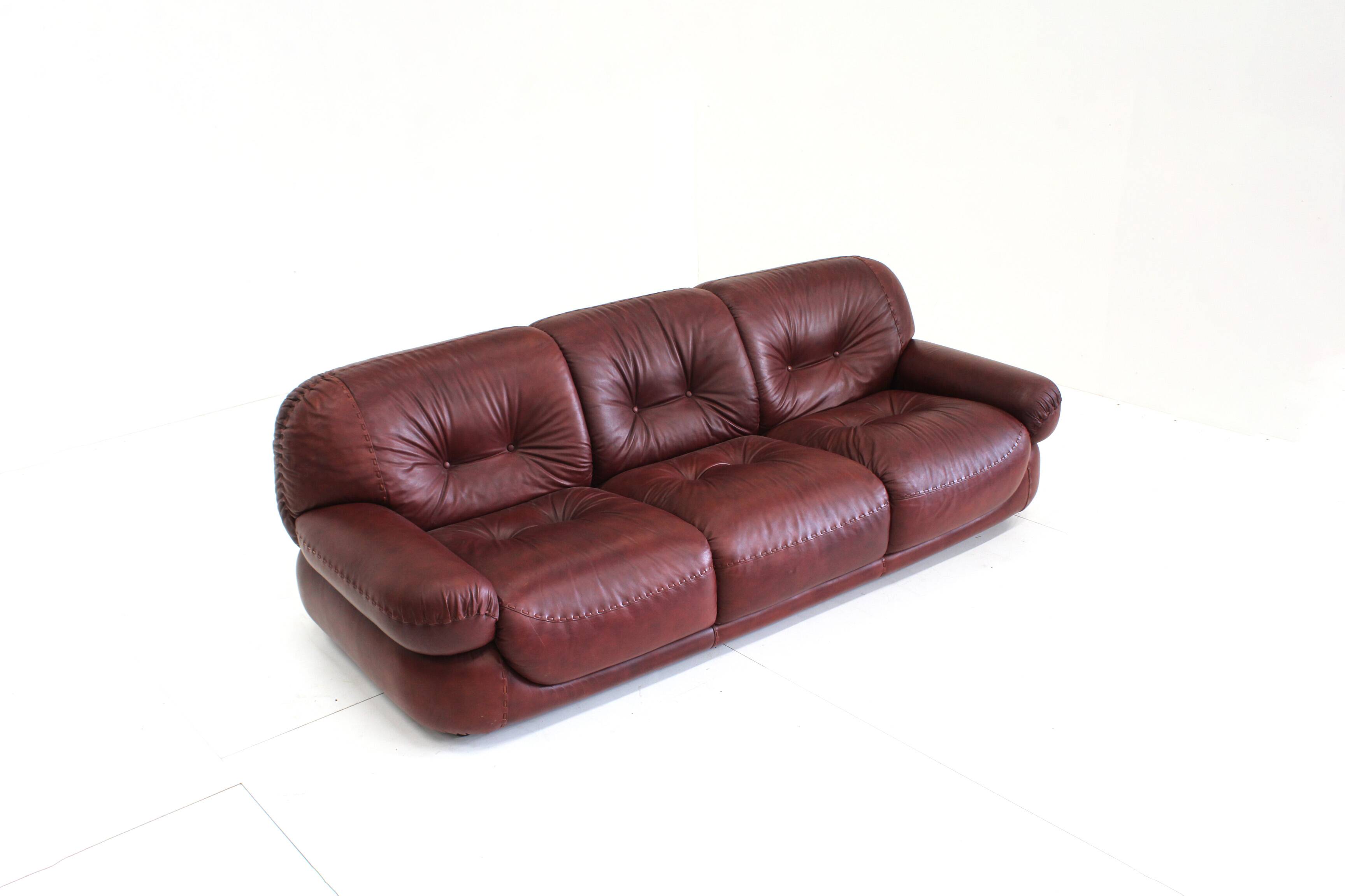 Sapporo Italian leather sofa Mobil Girgi 70s