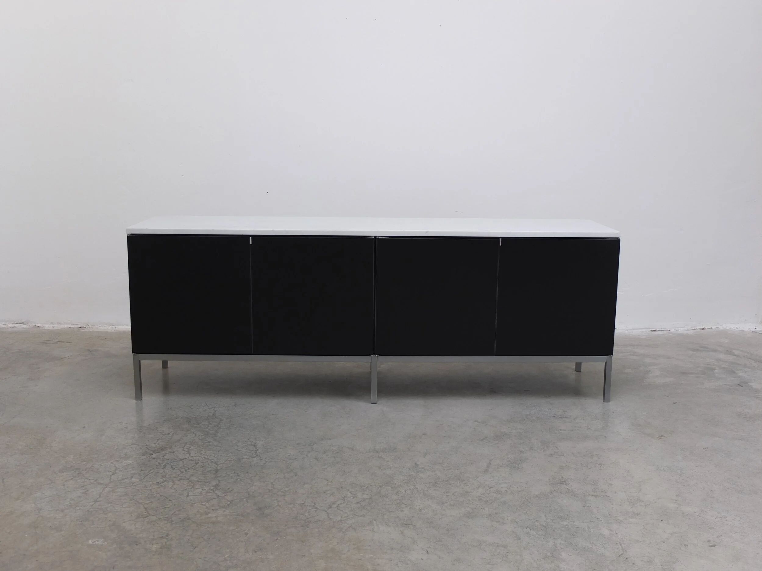 Enfilade noir et marbre par Florence Knoll pour Knoll, 1961