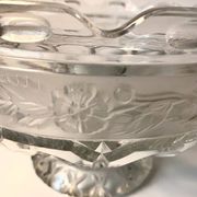 Cut and engraved crystal footed bowl, floral decoration – classic style / centrepiece - 20th century