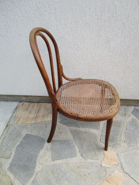 Antique Thonet chair in bentwood and canning