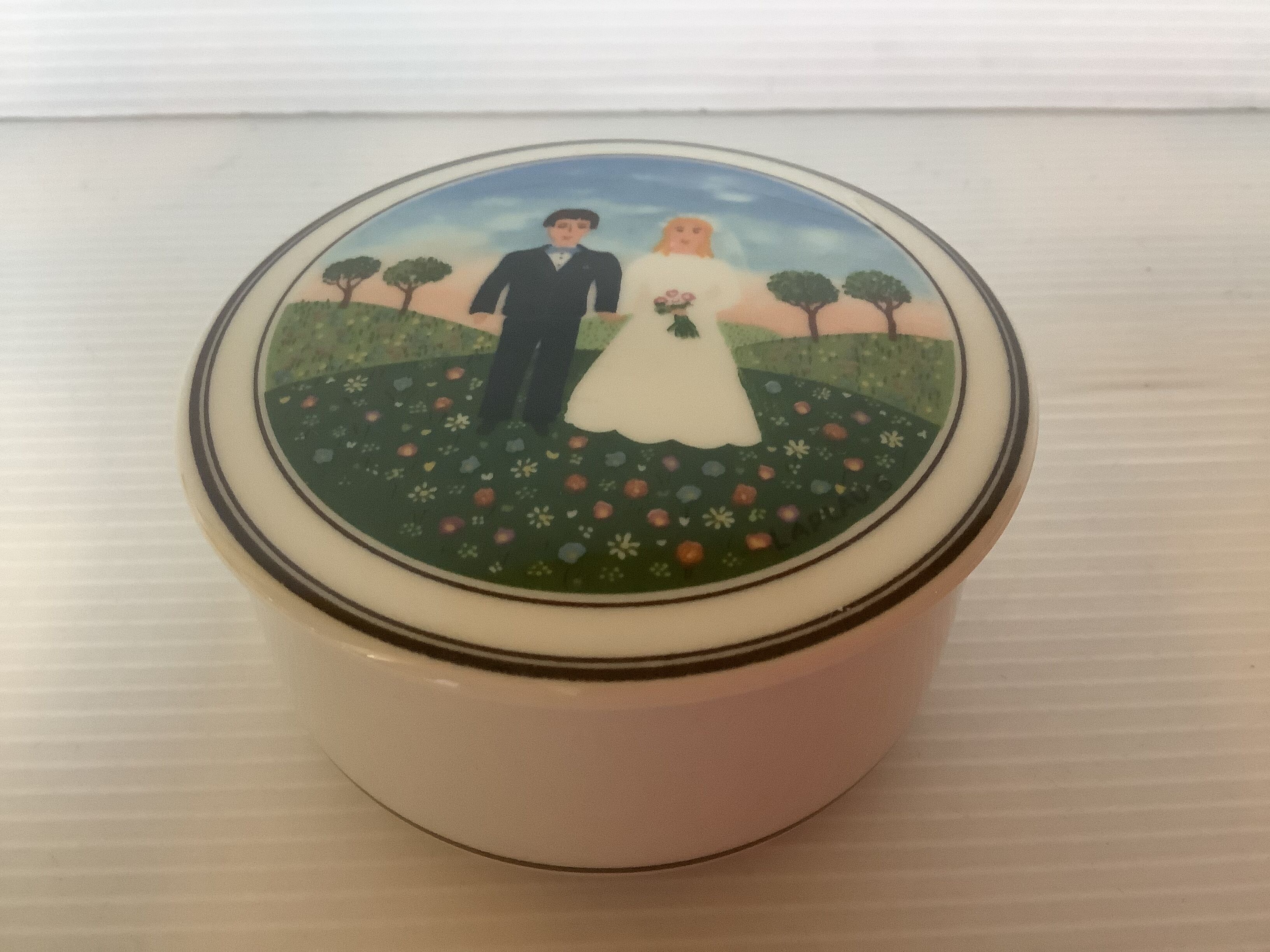 Candy box the naïf bride and groom Villeroy and Boch