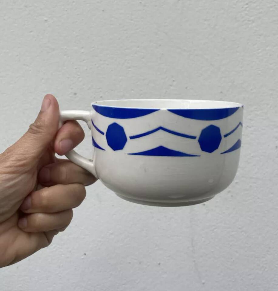 Duo de grandes tasses anciennes digoin