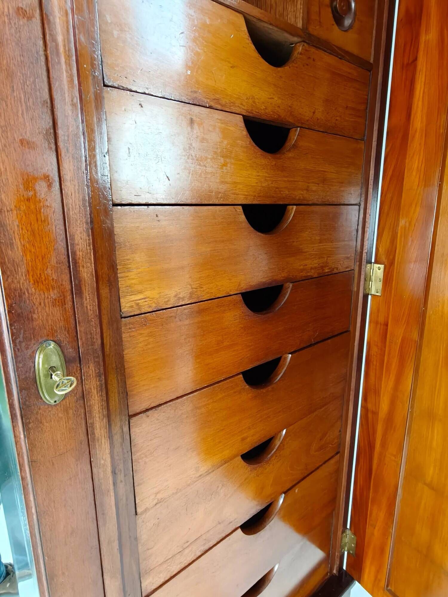 High-quality late 19th-century mahogany wardrobe by H. Pander & Zonen