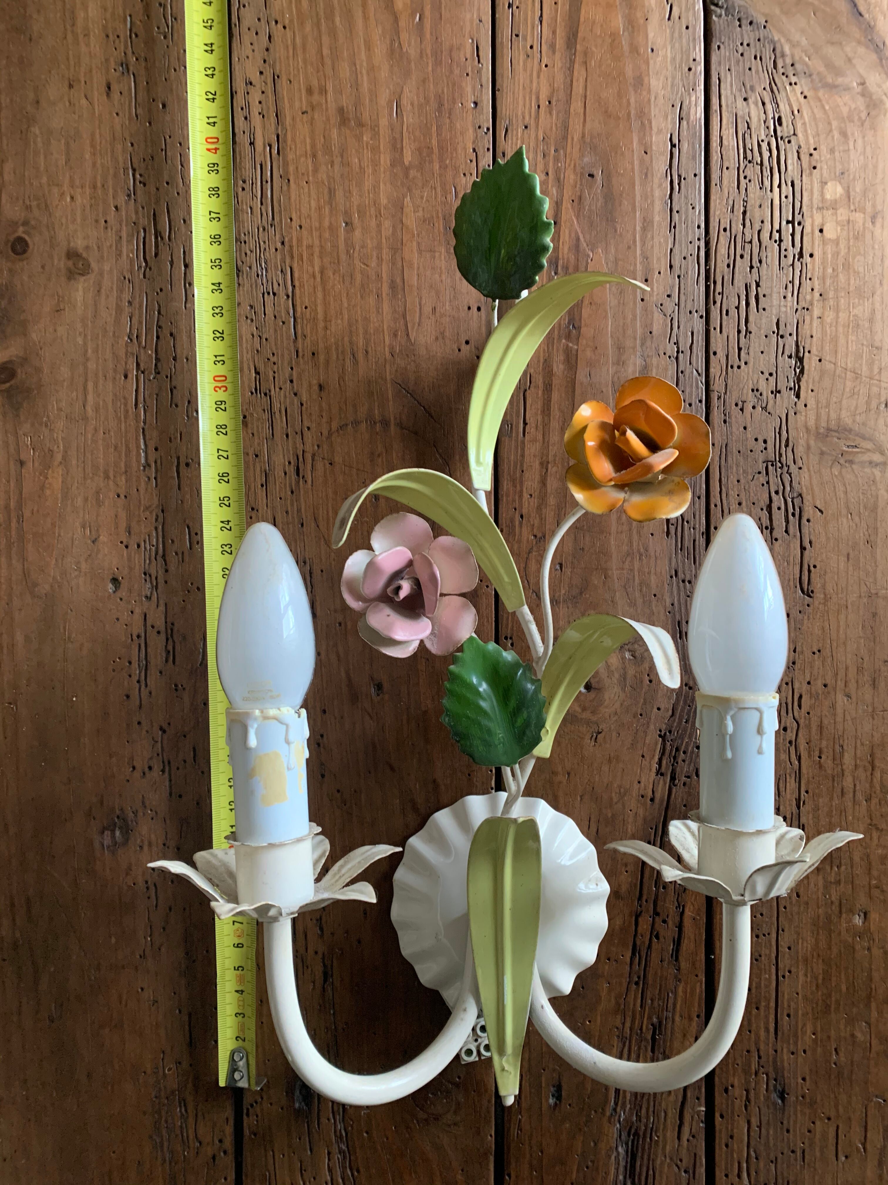 Floral metal wall sconce
