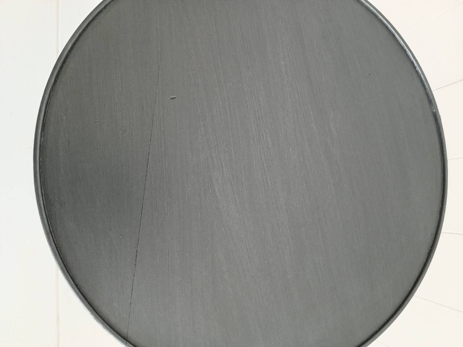 Tripod pedestal table