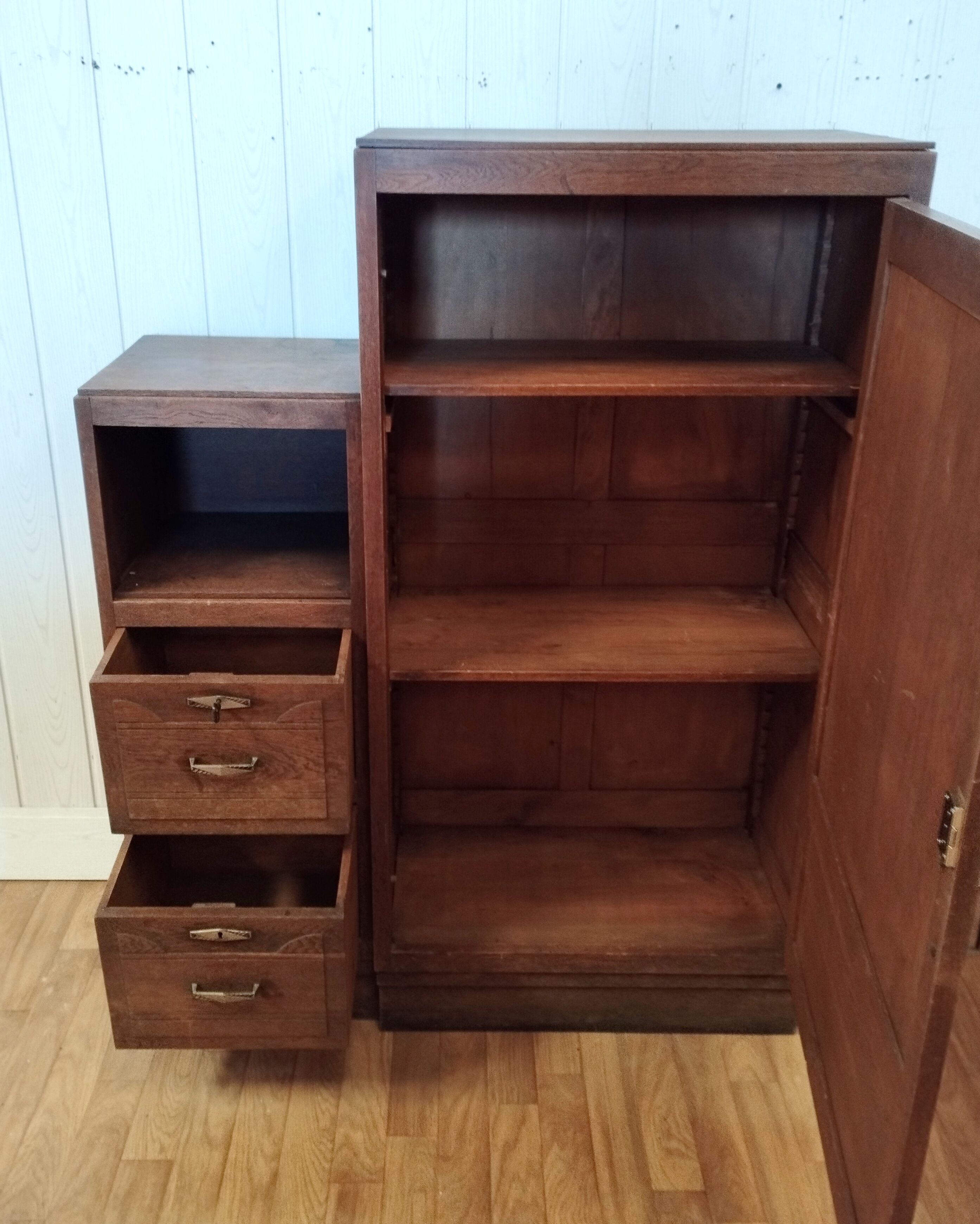 Asymmetrical vintage wardrobe 50s