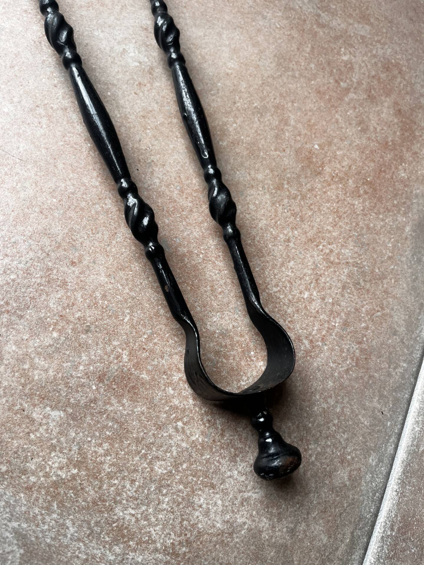 Chimney tongs