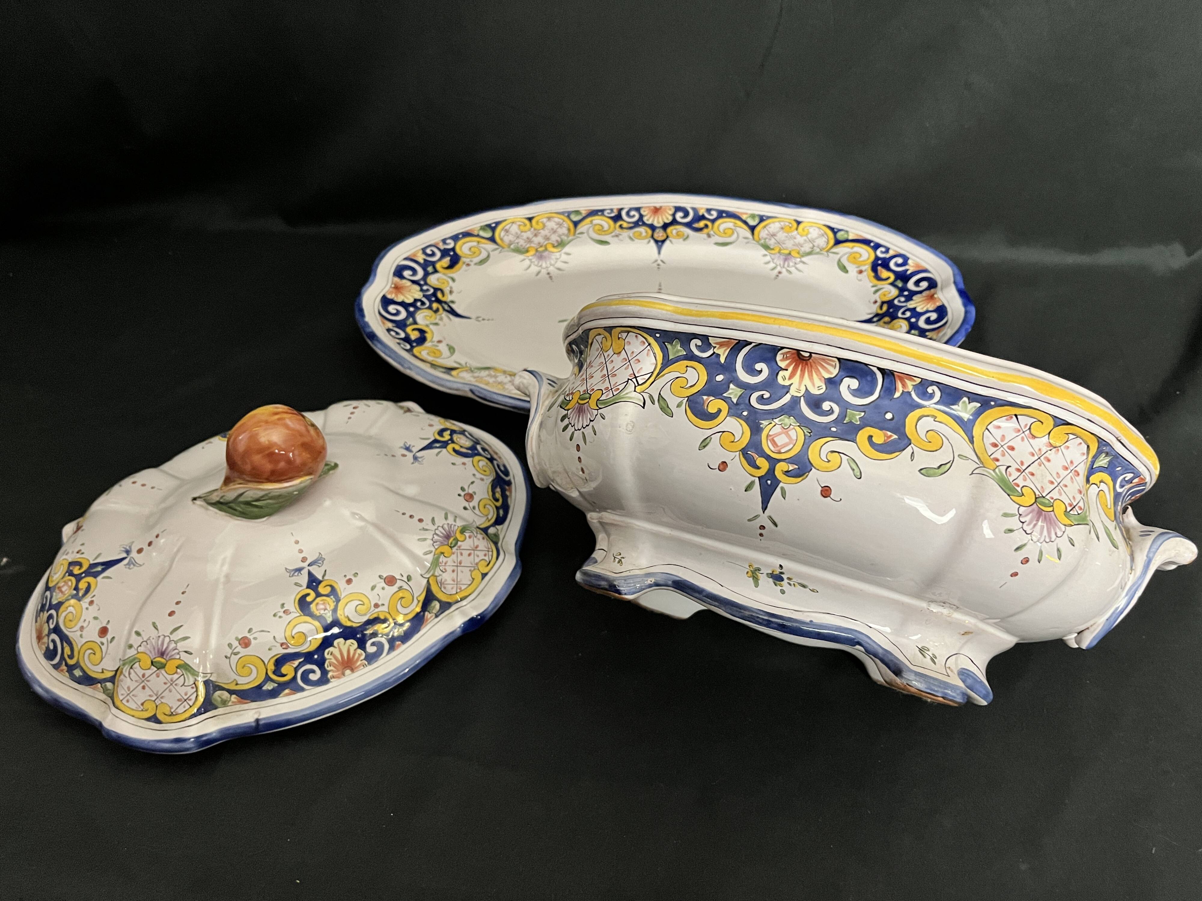 Angoulême Le Renoleau earthenware soup tureen set, 20th century