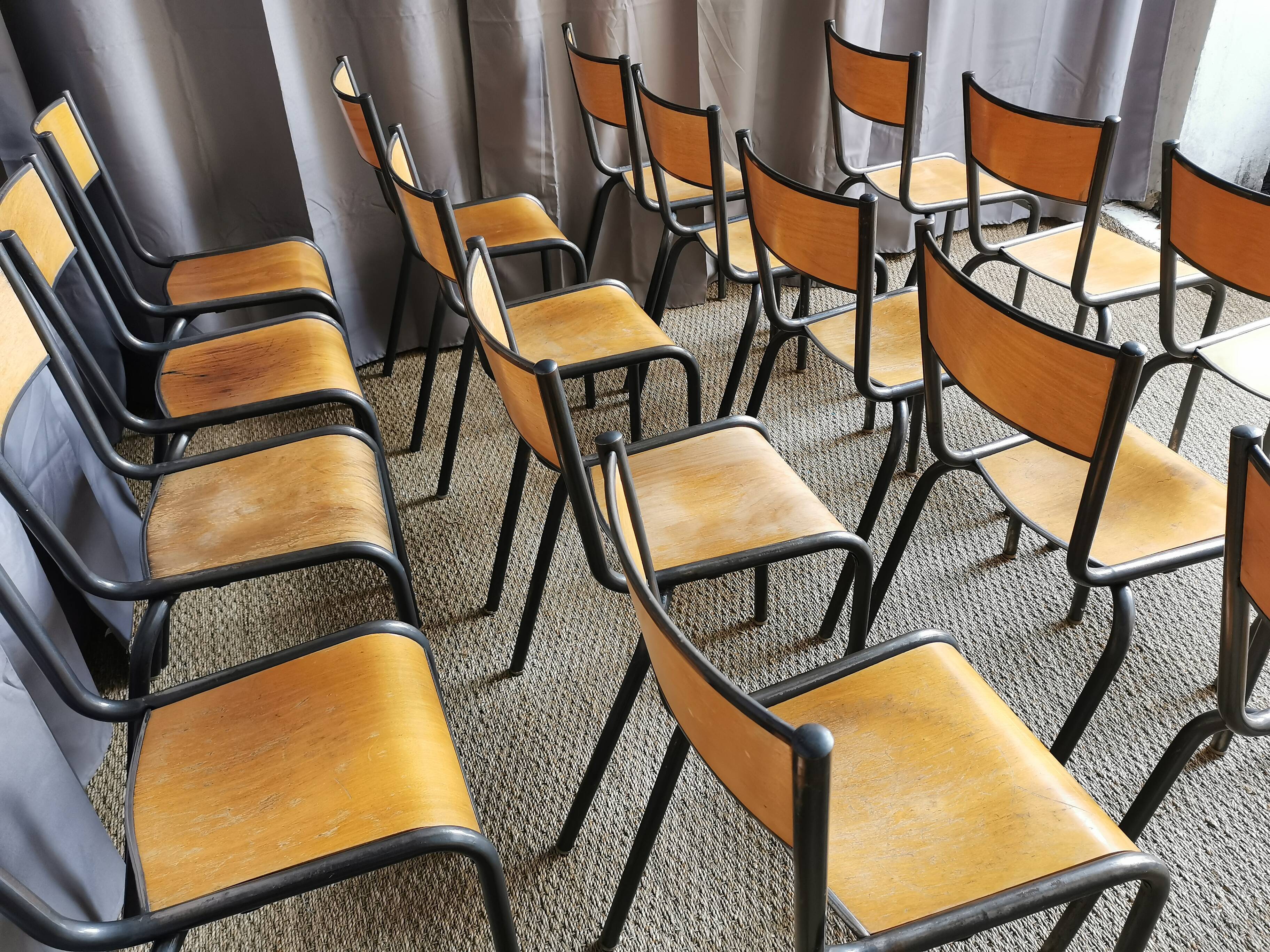 Lot of 18 vintage chairs "mullca"