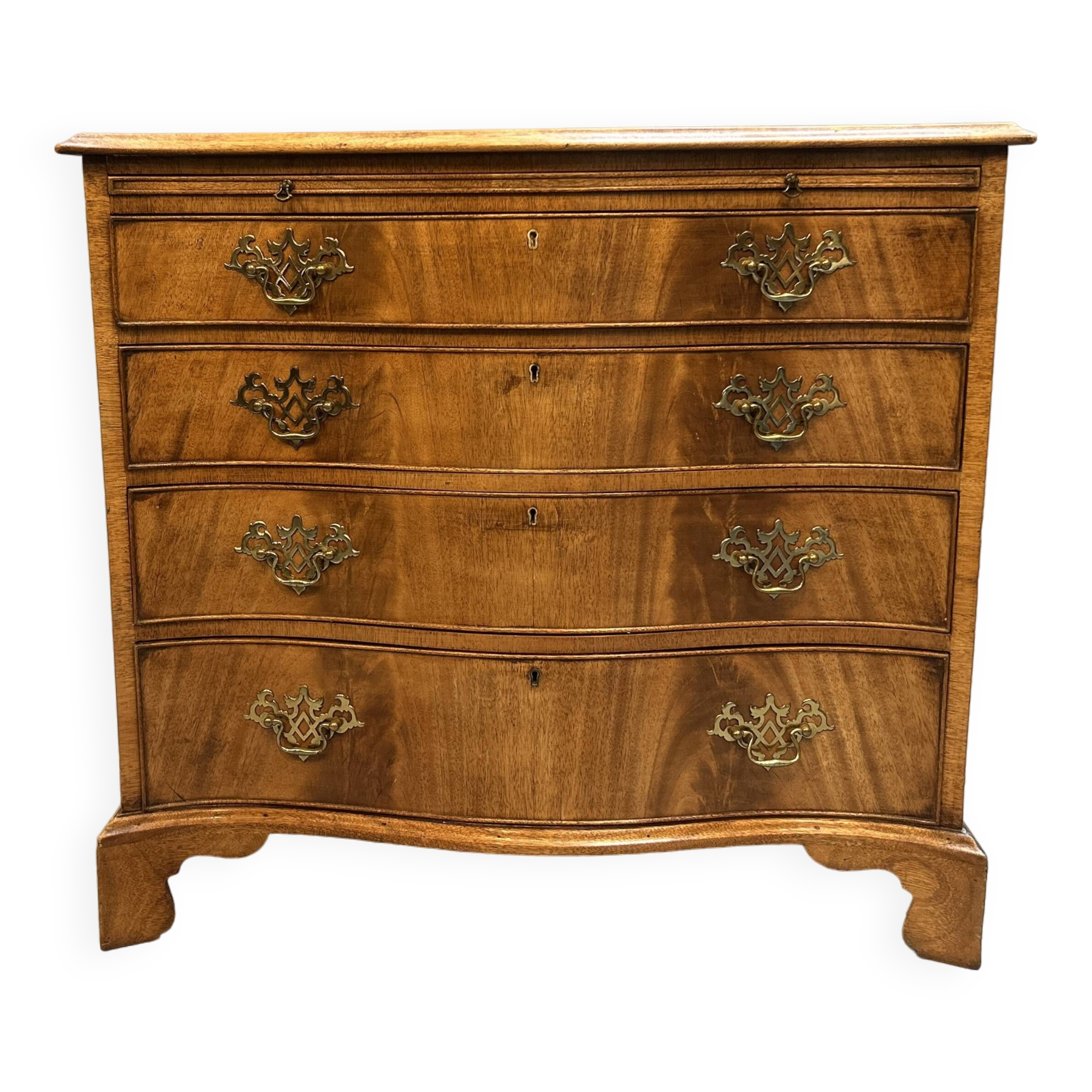 C19th Mahogany Chest Of Drawers Of Serpentine Outline