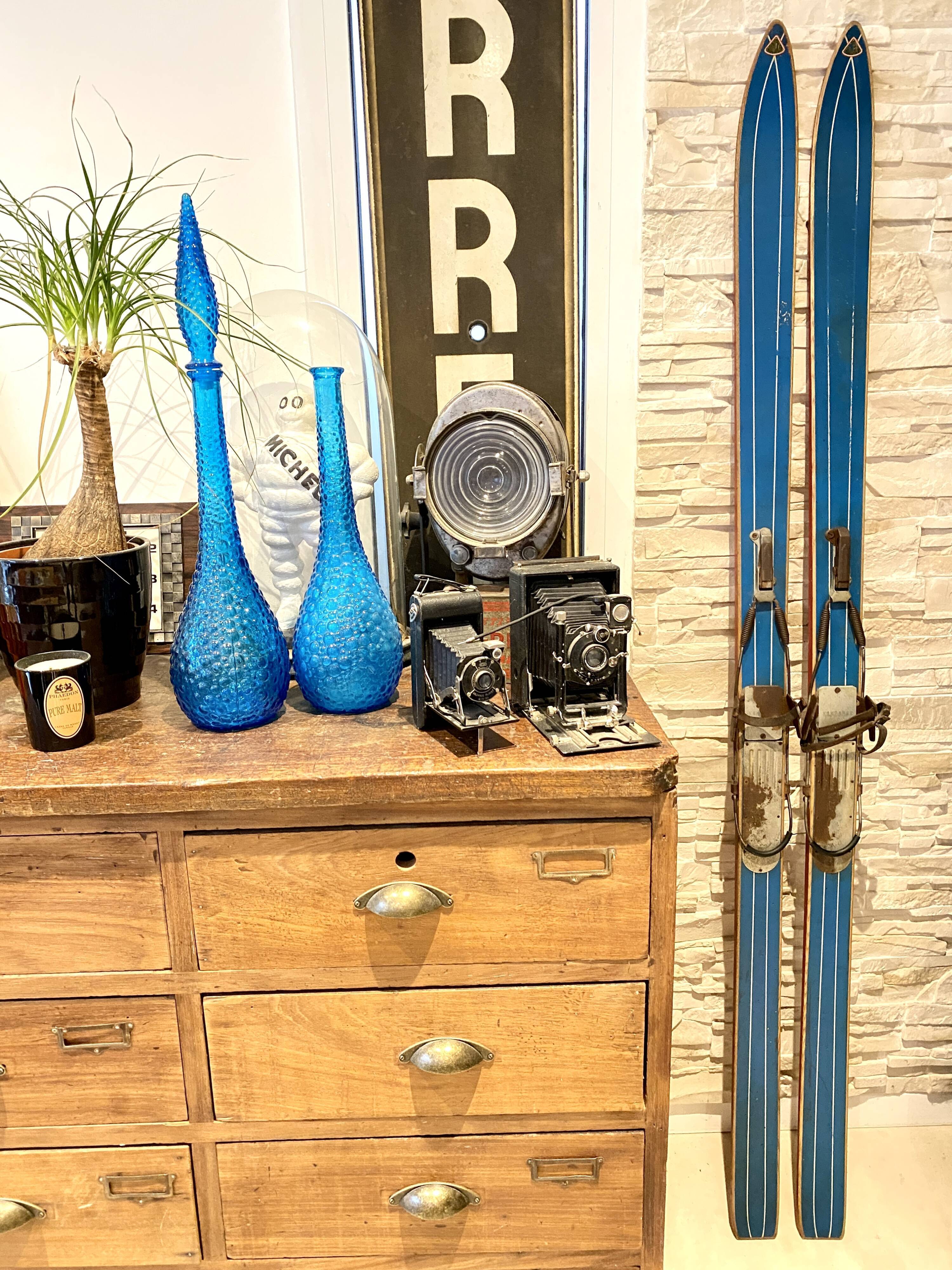 Paire de ski vintage en bois