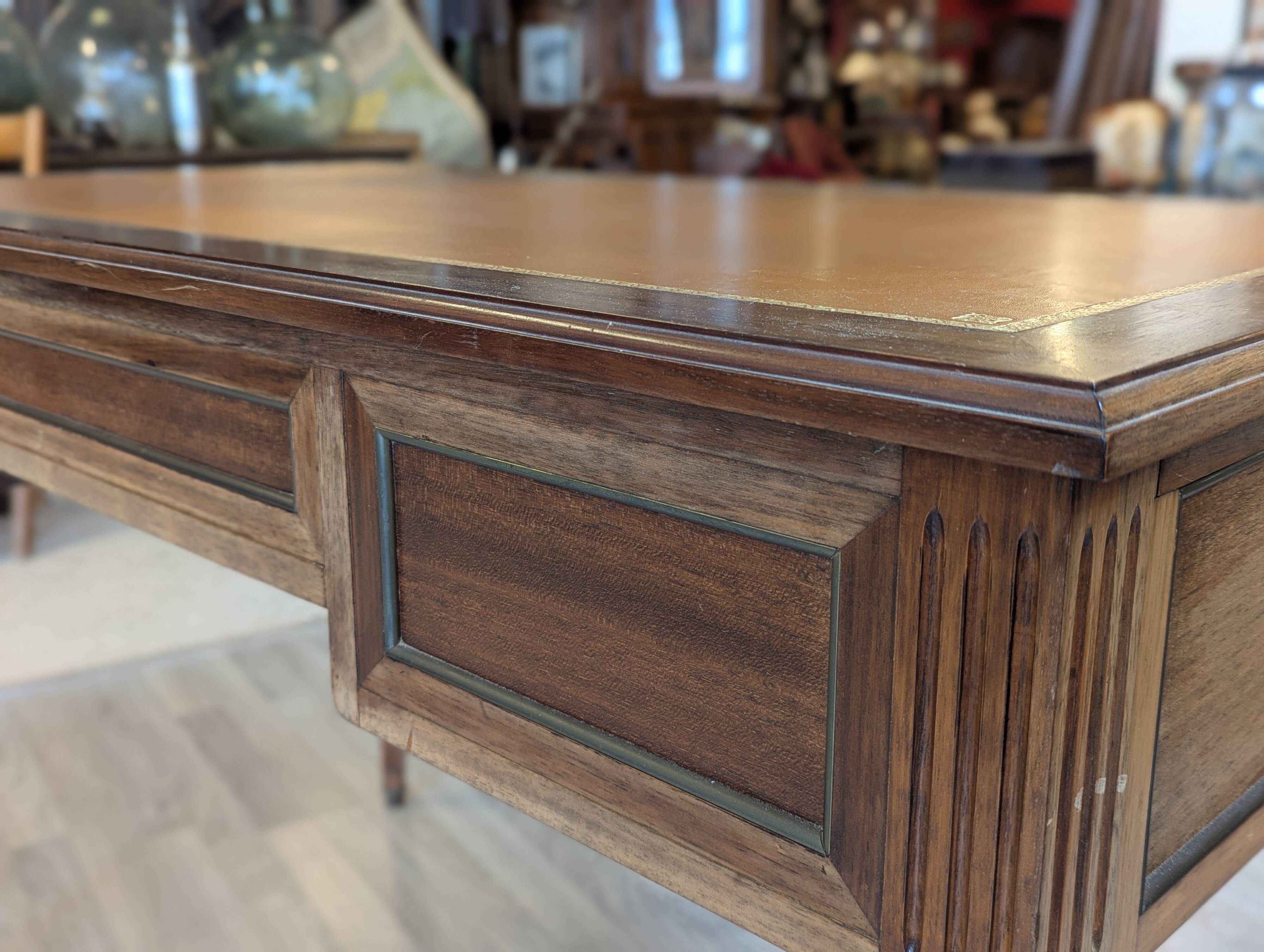 Bureau de style Louis XVI