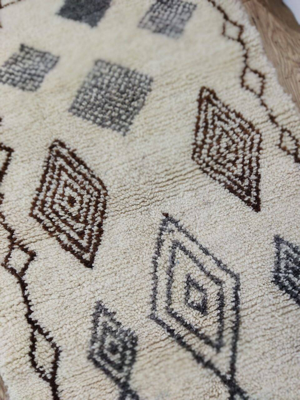 Handcrafted moroccan berber rug 172 x 87 cm