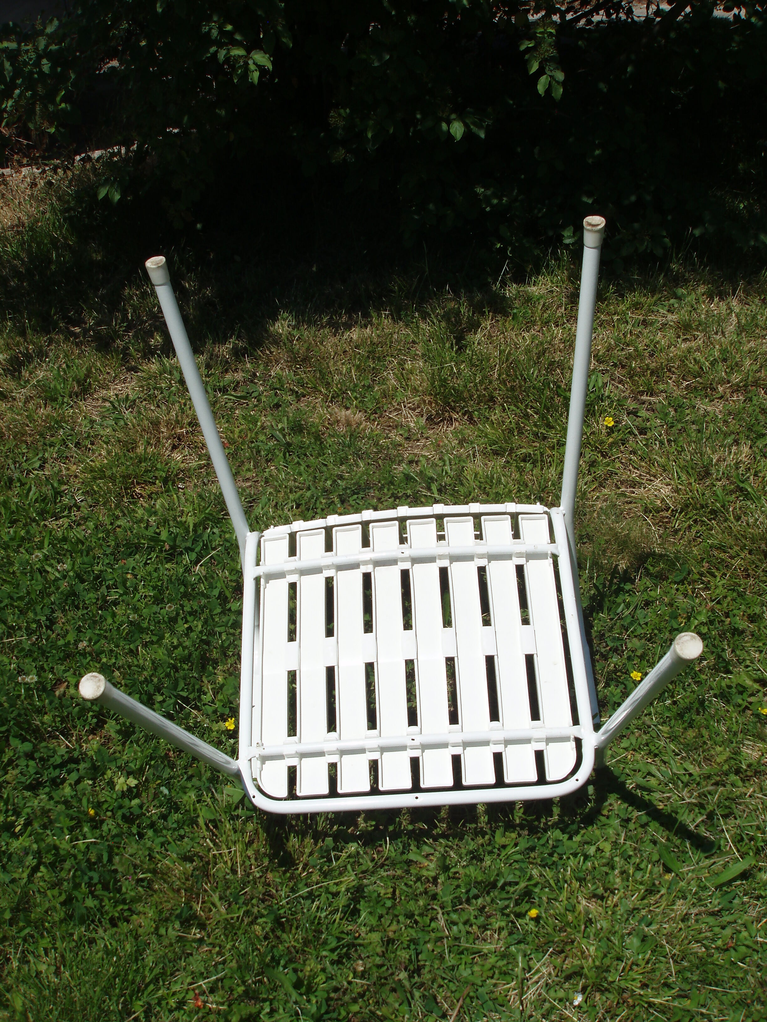 4 vintage white garden chairs in rilsan and plastic