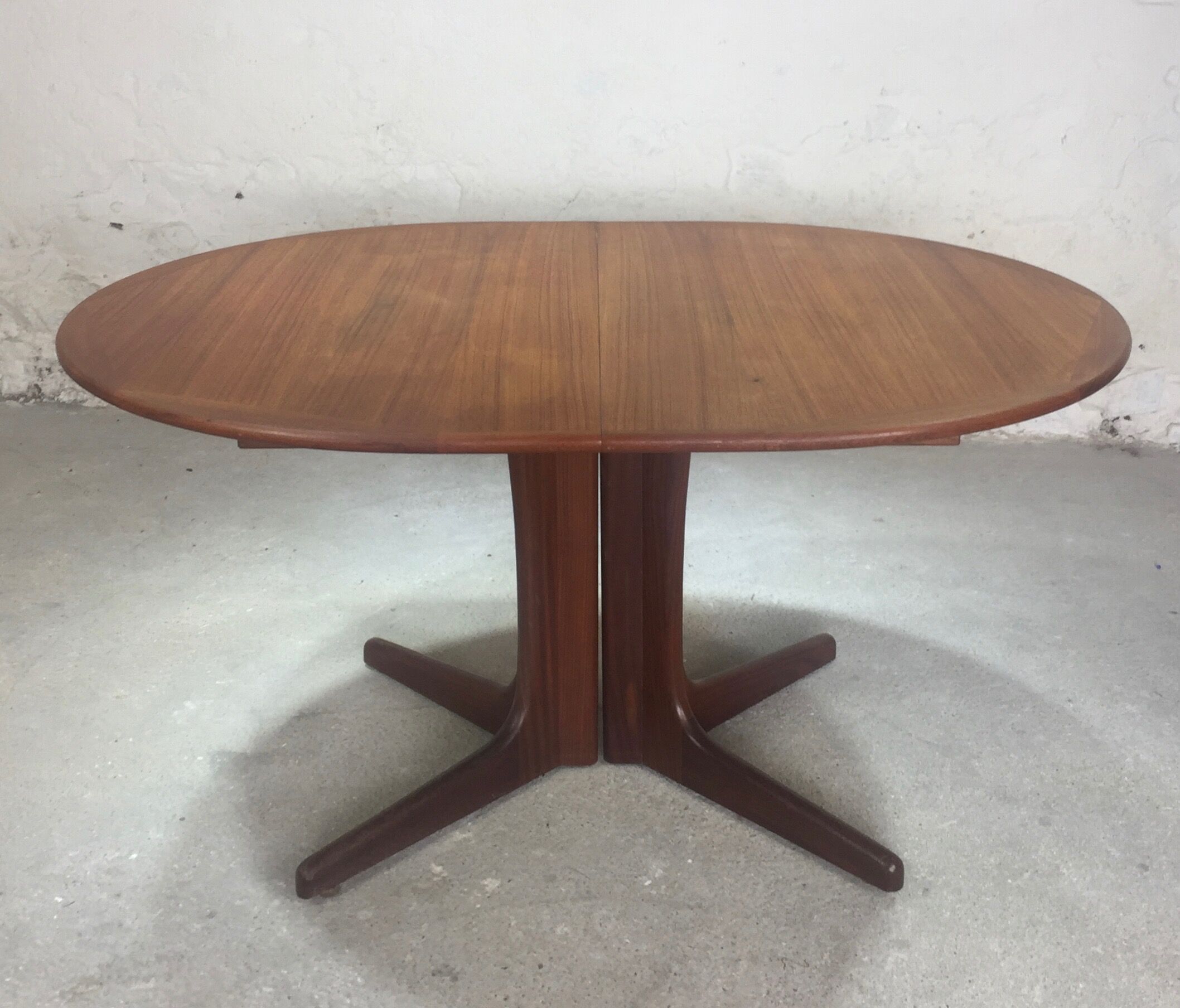 Scandinavian oval table in teak from the 1970s