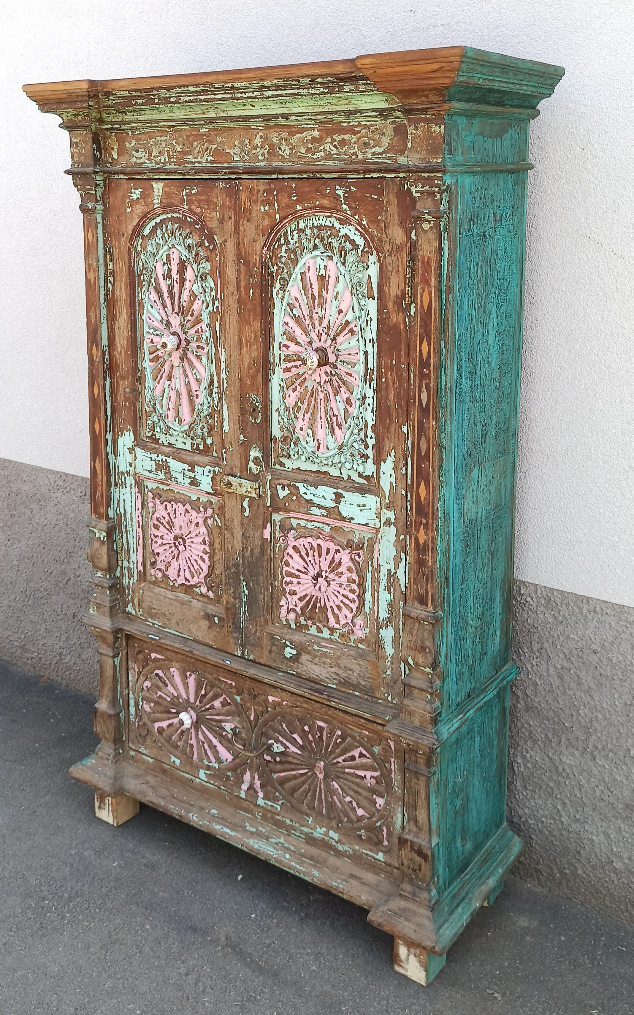 Old wooden cabinet - 2 doors and 1 drawer