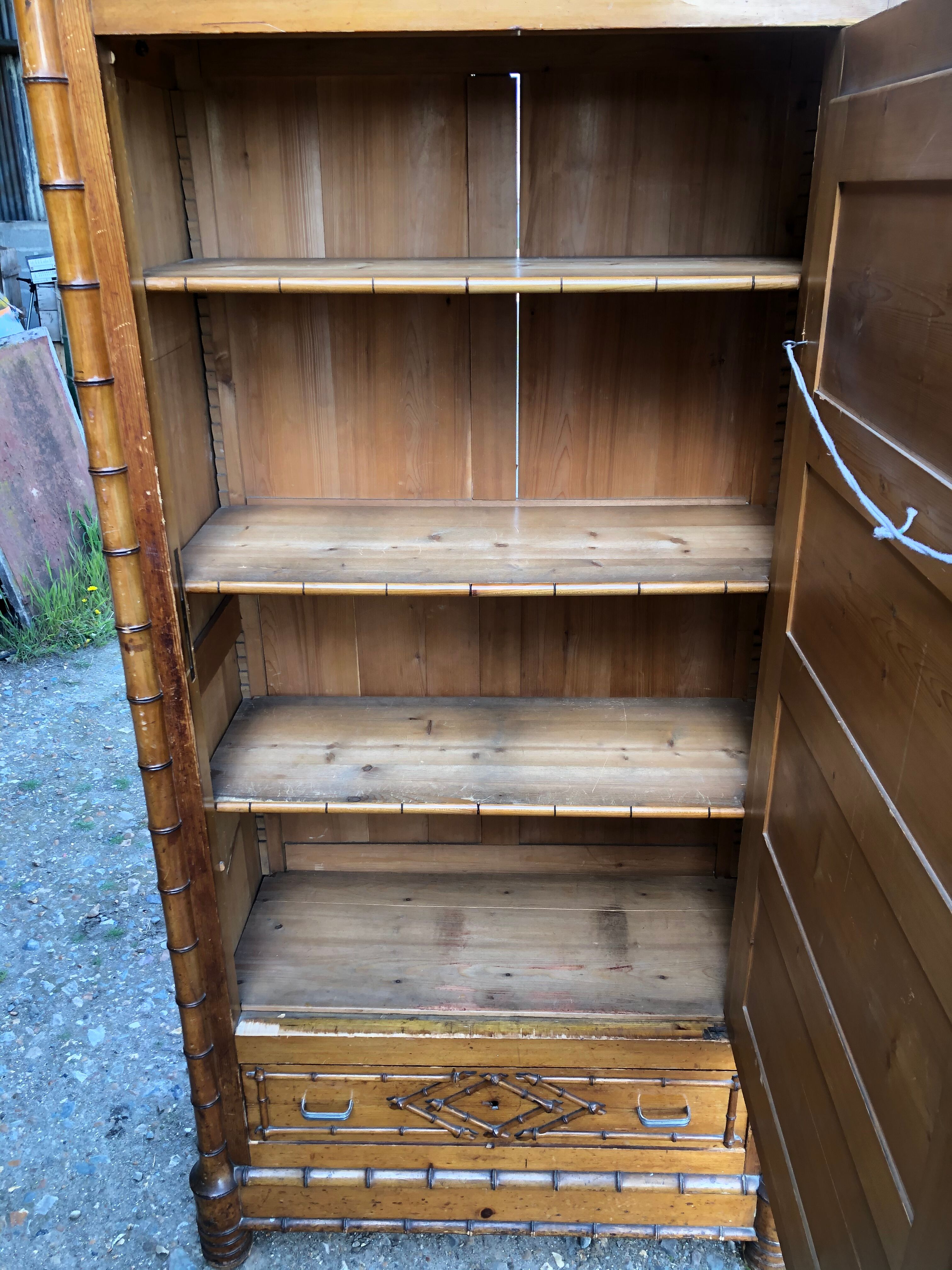 Armoire parisienne imitation bambou  1950
