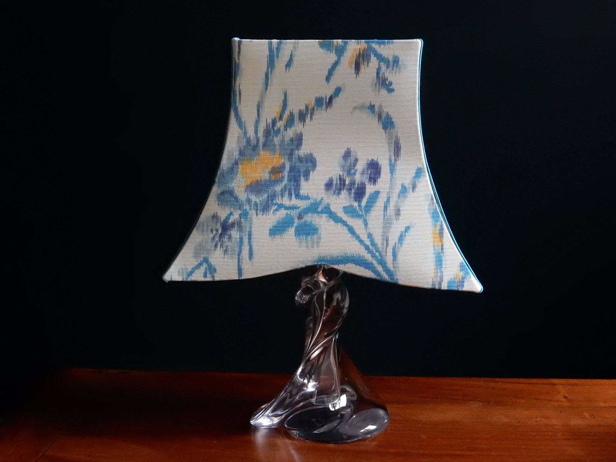 Table lamp Lampshade fabric Ikat and its crystal foot