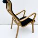 Fauteuil vintage GA Berg « Torparen », chêne, peau de mouton noire, ottoman, années 1960