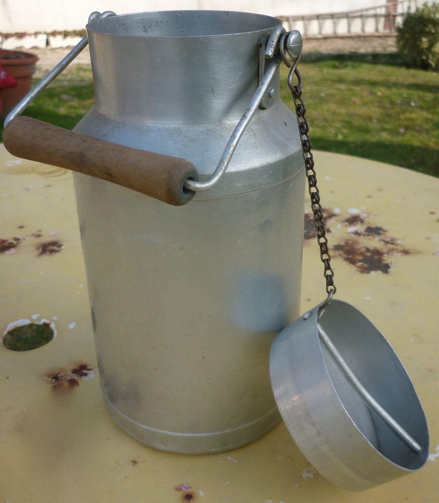 Old 2L milk pot, The Clover