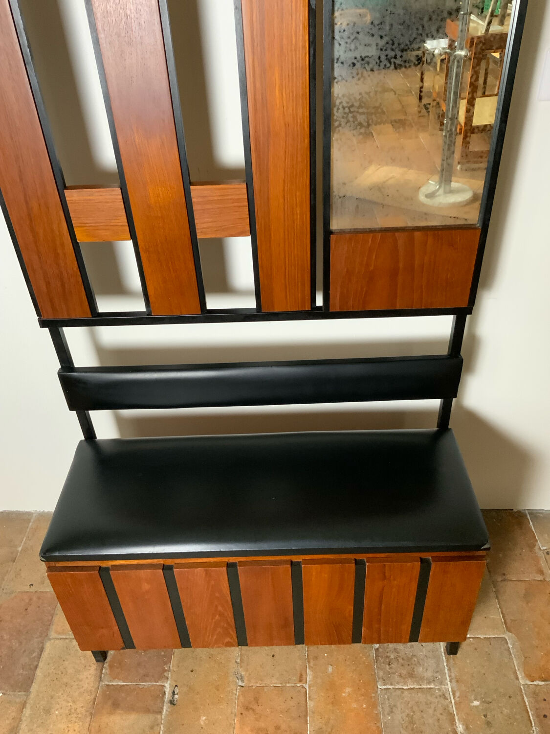 Wall-mounted coat rack