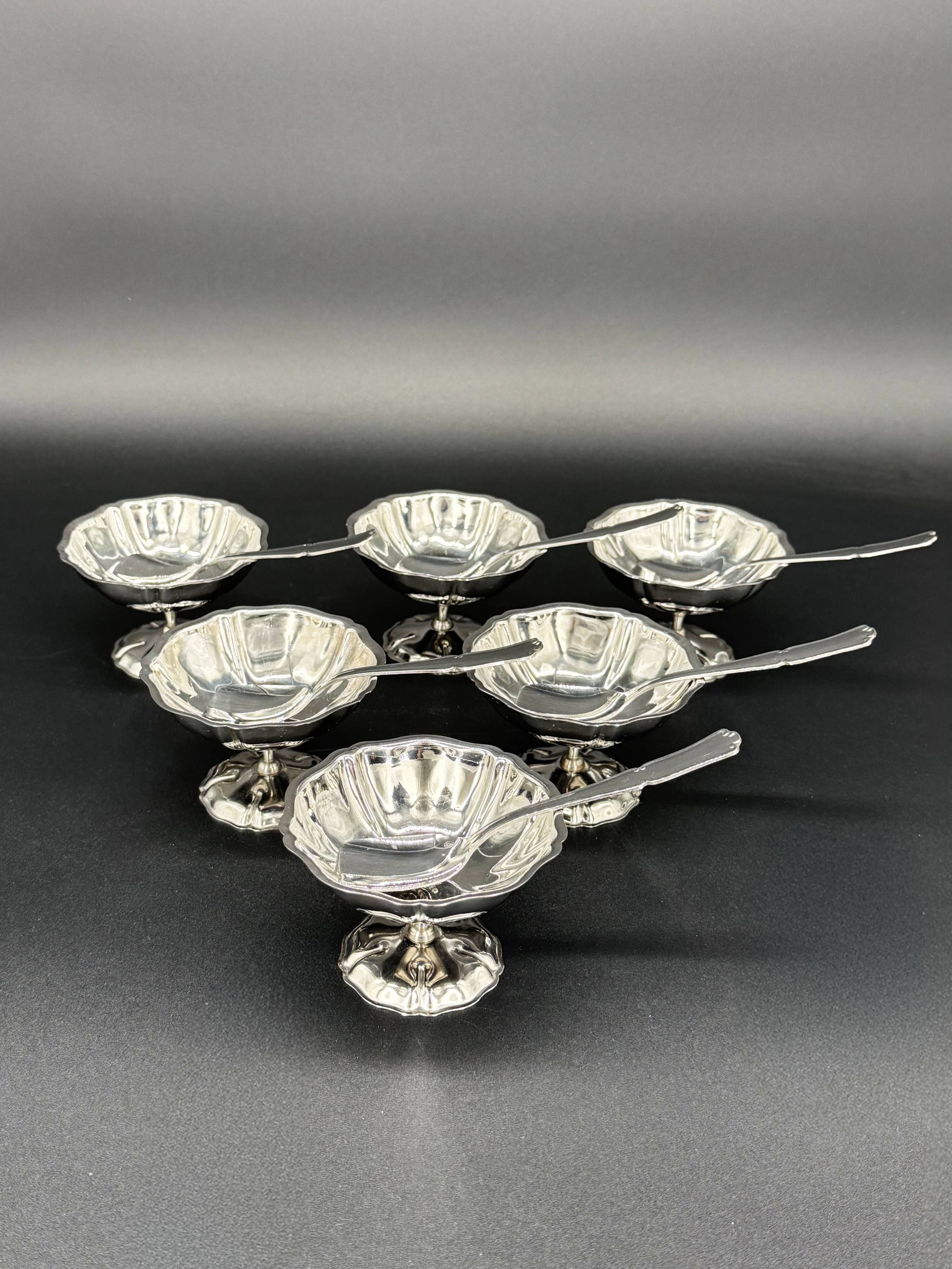 Set of 6 vintage stainless steel bowls with spoons
