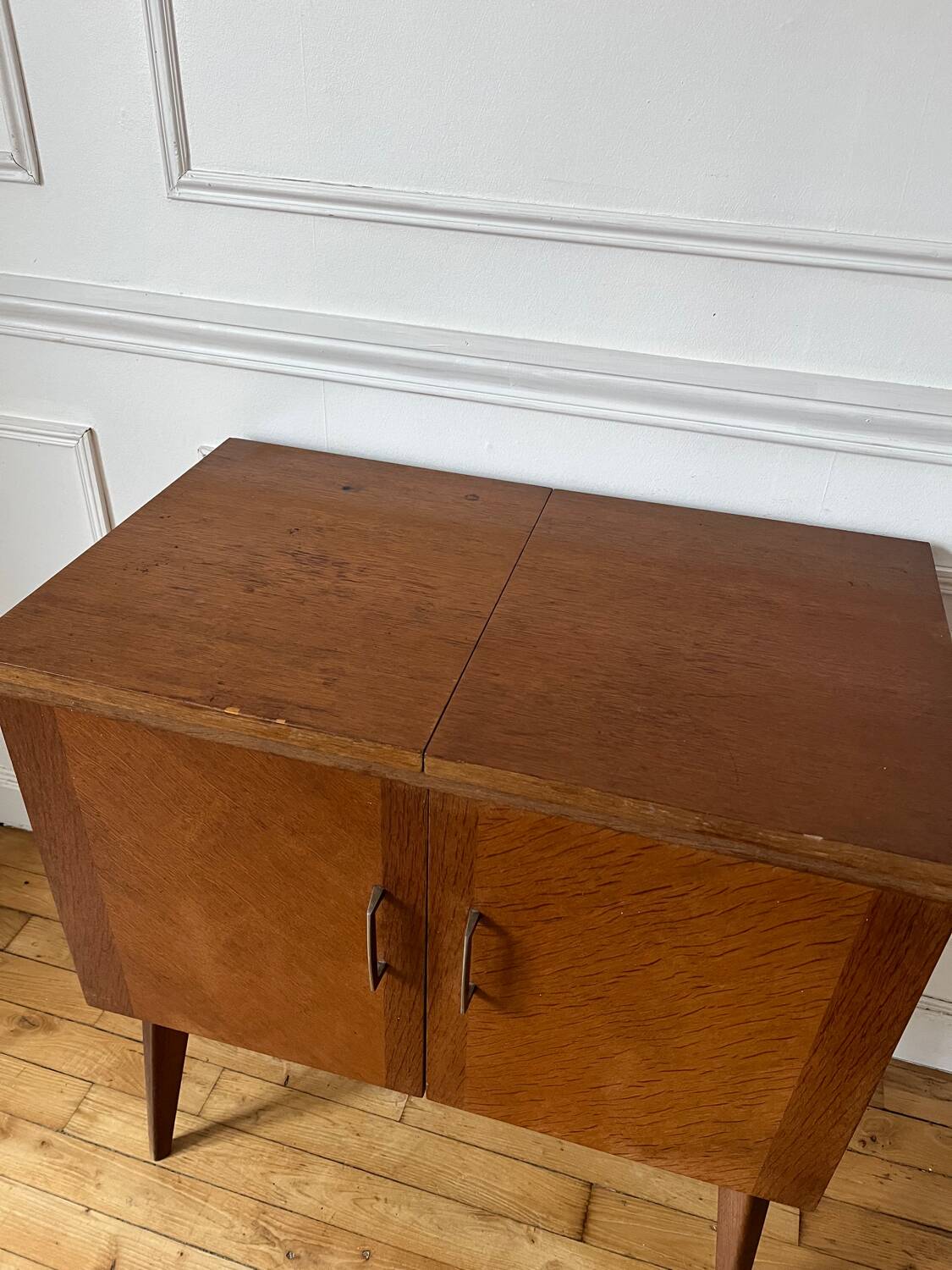 Meuble d’appoint vintage pieds compas