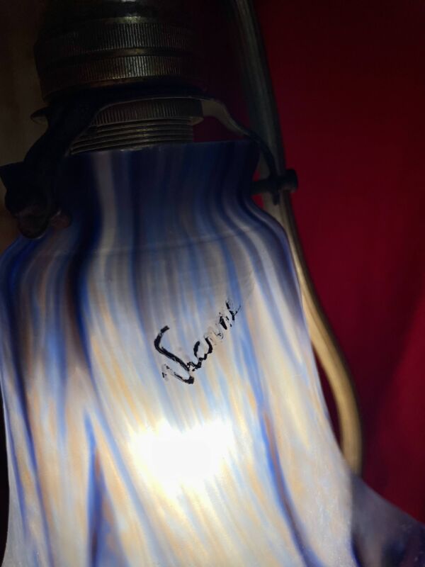 Lampe Art Déco, en fer forgé et laiton, Abat-jour ''Vianne'', année 1930