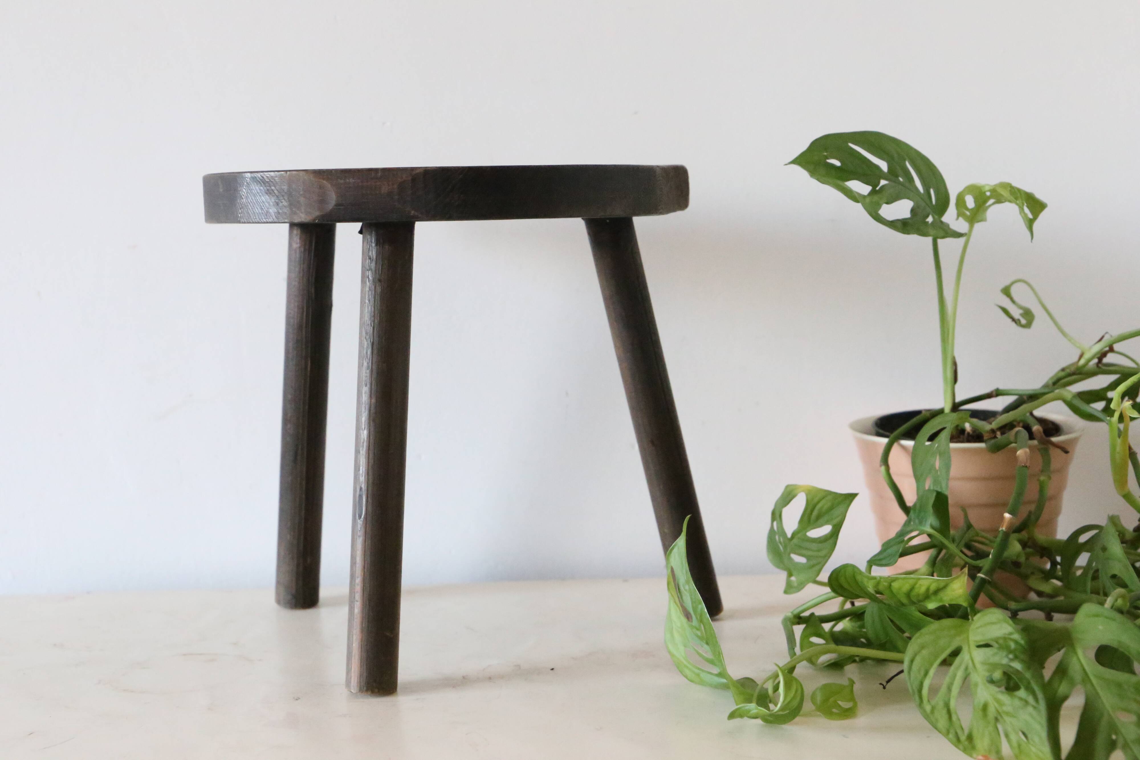 Farm tripod stool, rustic, vintage