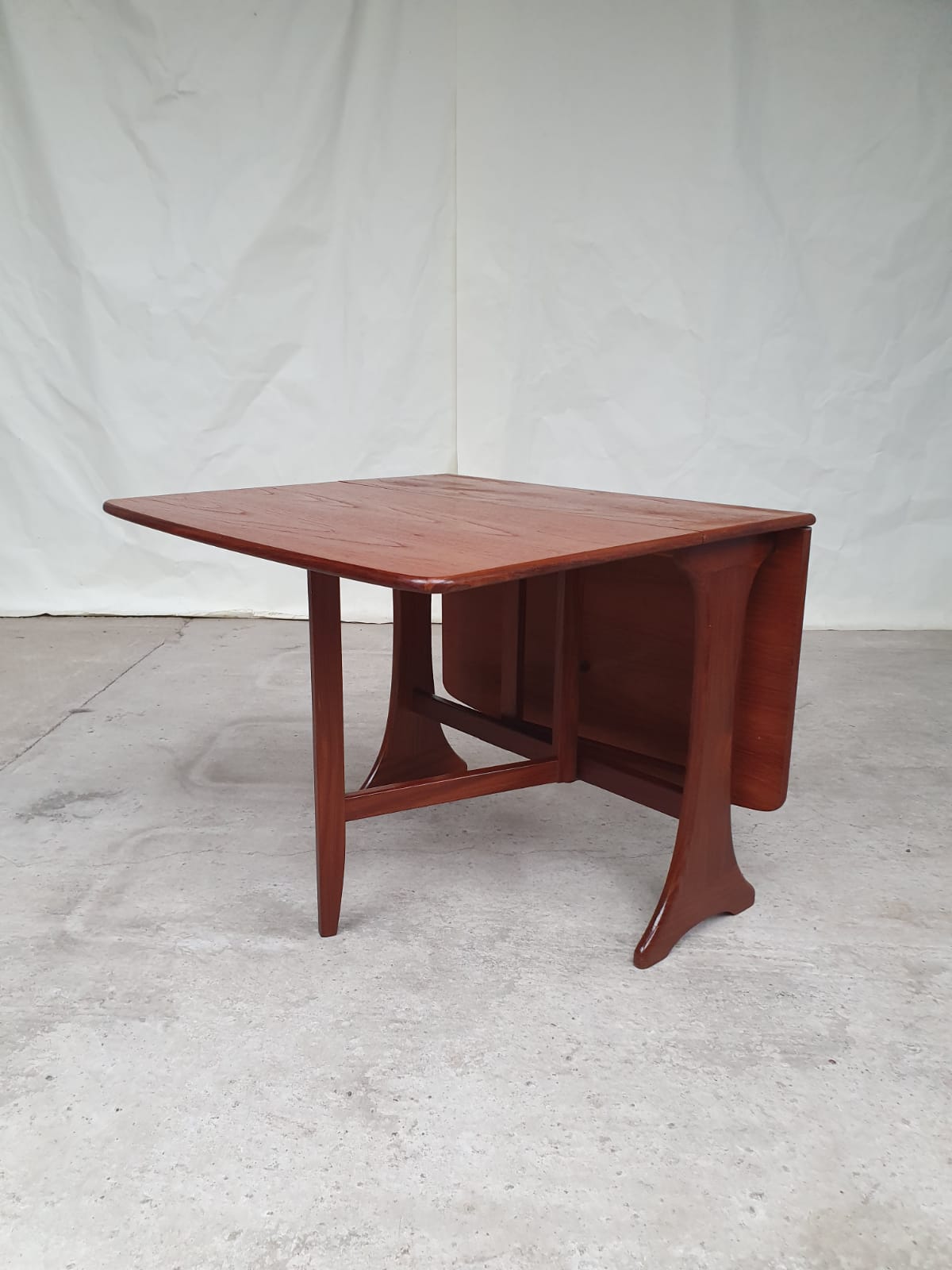 Extending dining table by G Plan