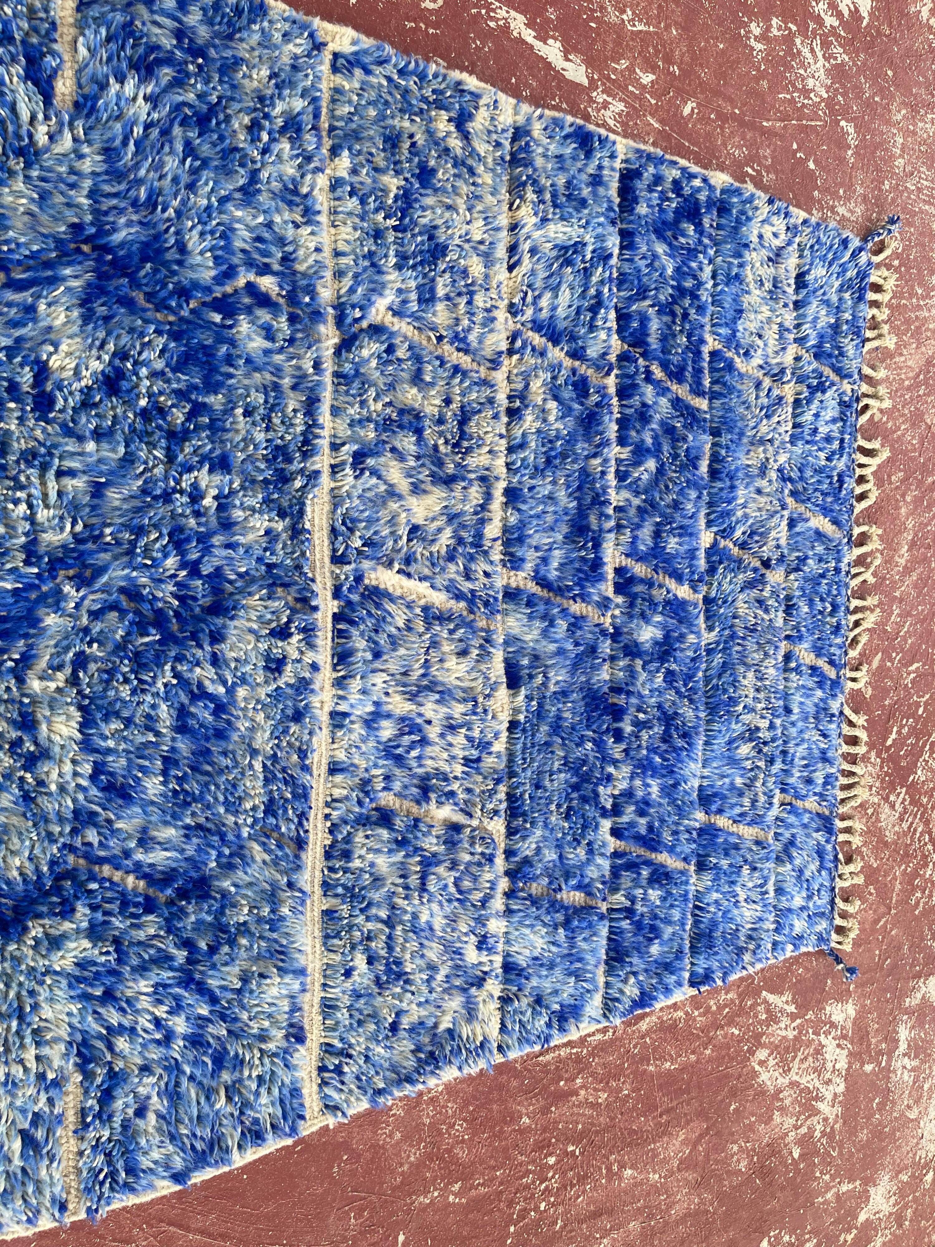 Moroccan Berber rug in royal blue 250x150 cm – geometric pattern – handmade